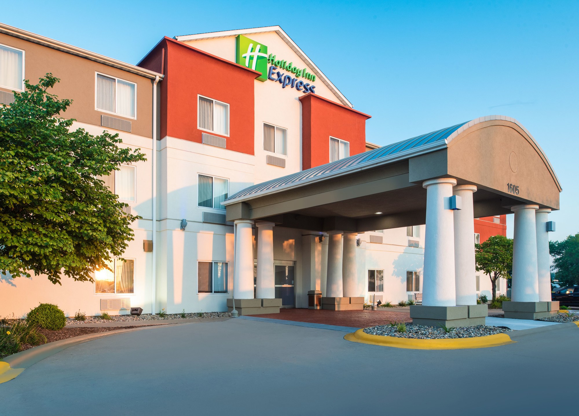 Holiday Inn Express & Suites Burlington