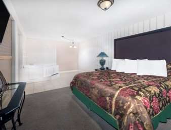 Howard Johnson by Wyndham Burlington