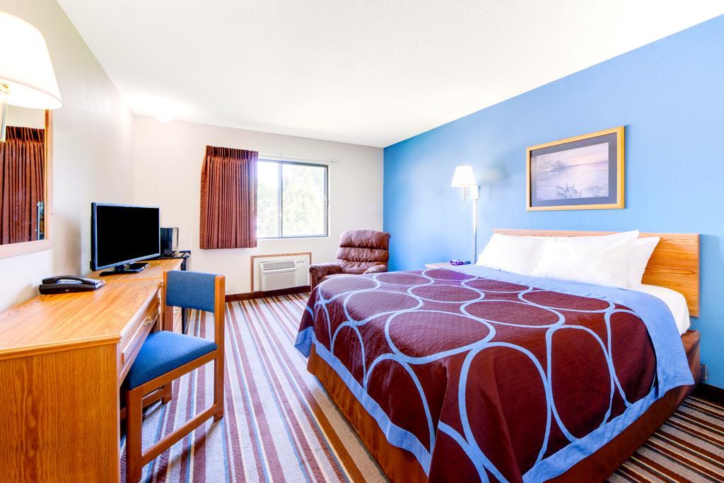 Super 8 by Wyndham Burlington