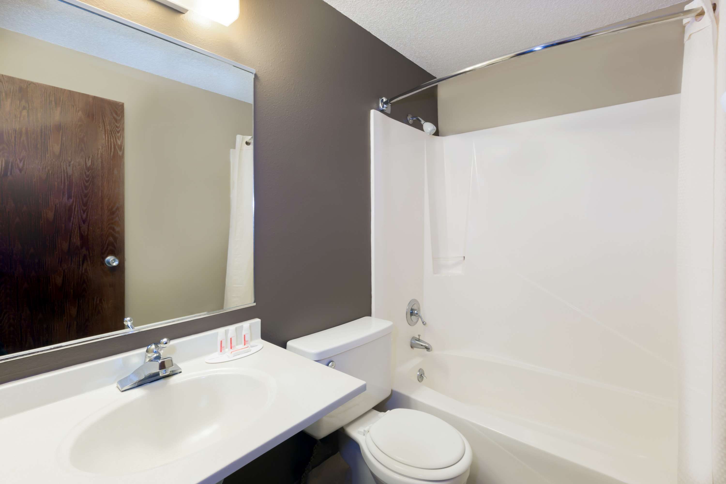 Super 8 by Wyndham Carroll