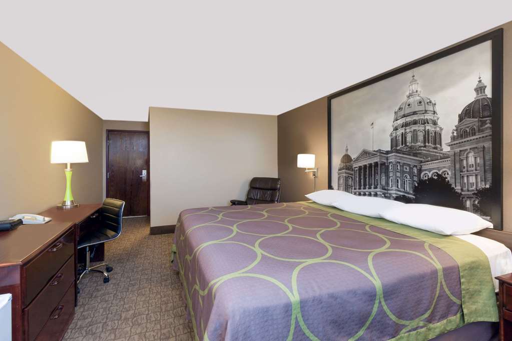 Super 8 by Wyndham Carroll