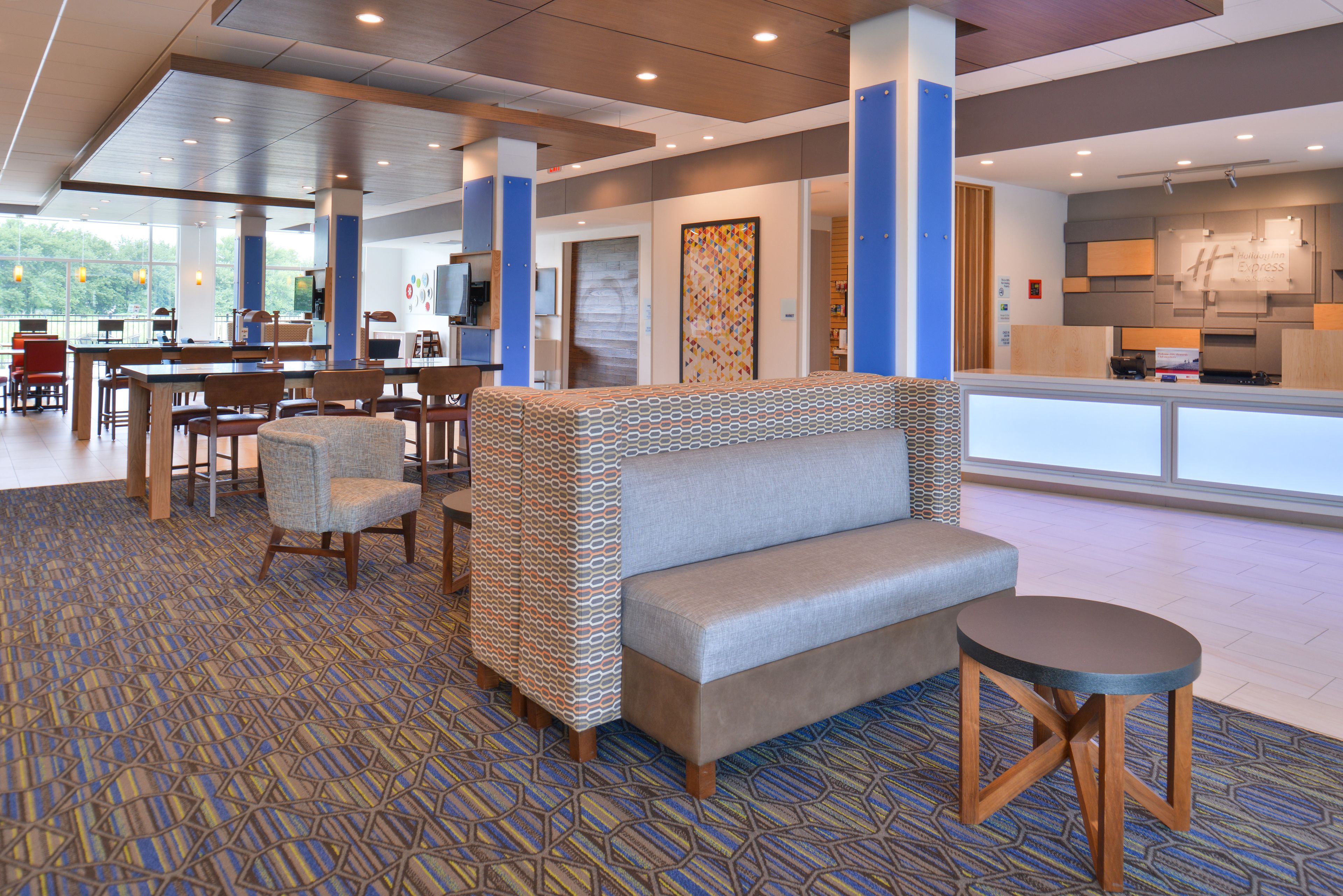 Holiday Inn Express & Suites Omaha Airport