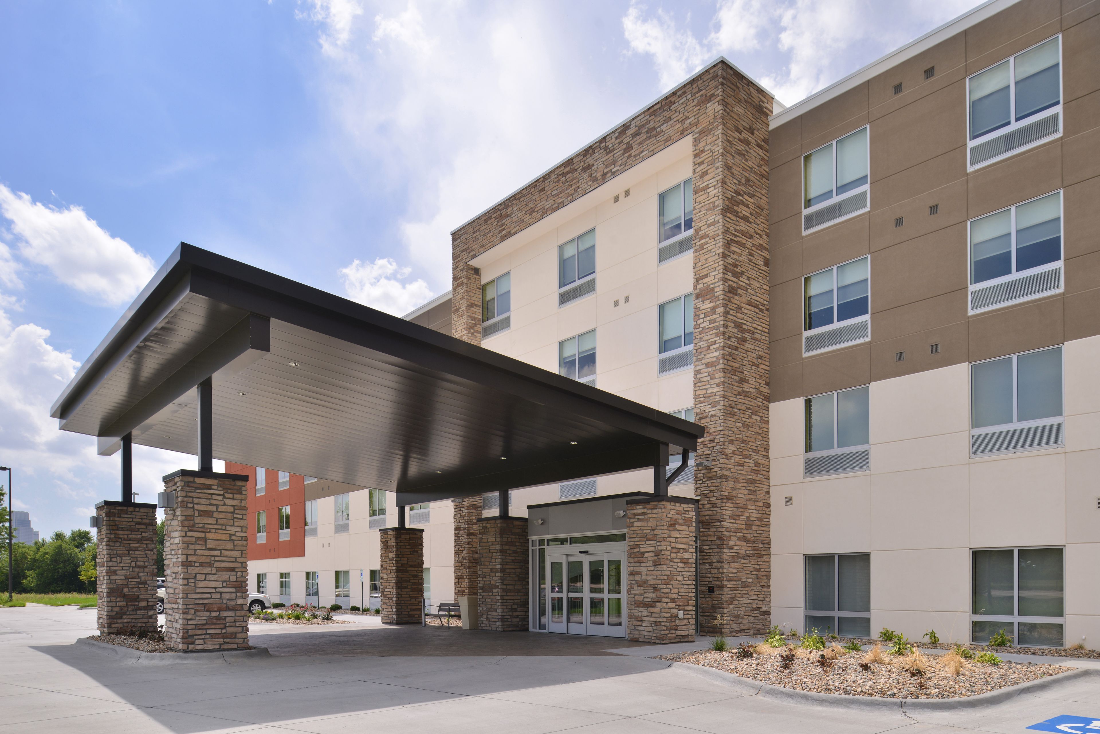 Holiday Inn Express & Suites Omaha Airport