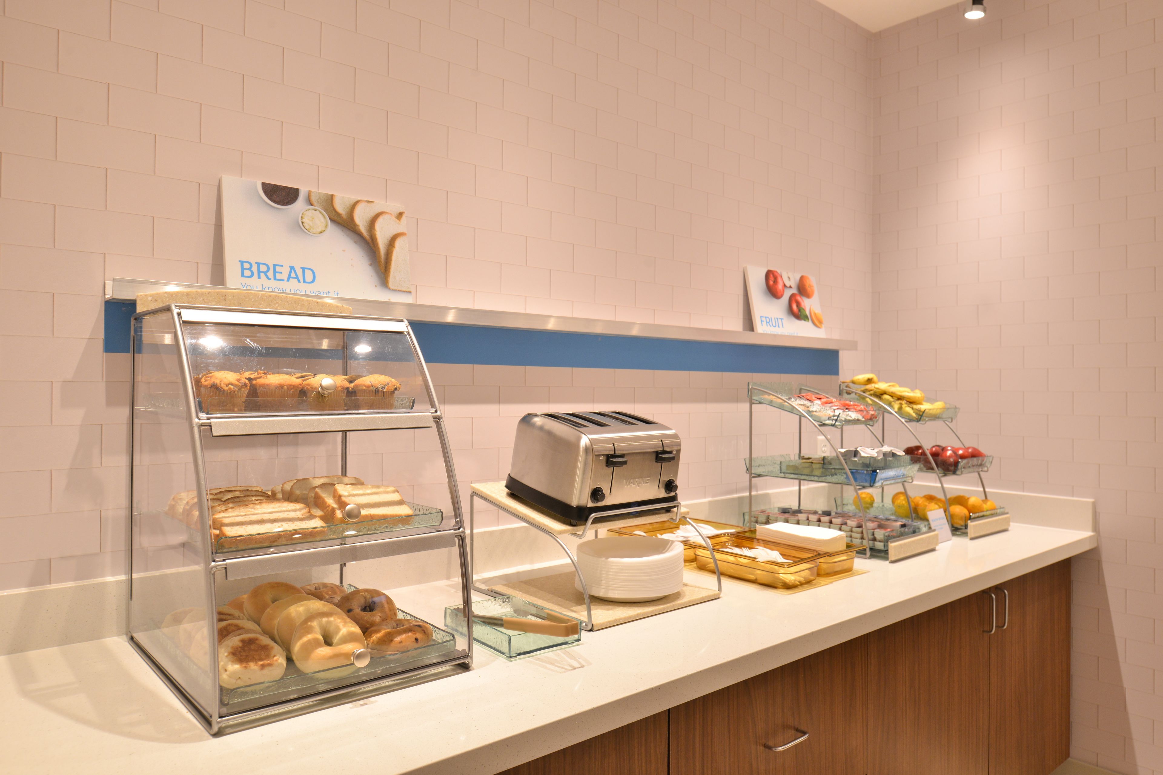 Holiday Inn Express & Suites Omaha Airport