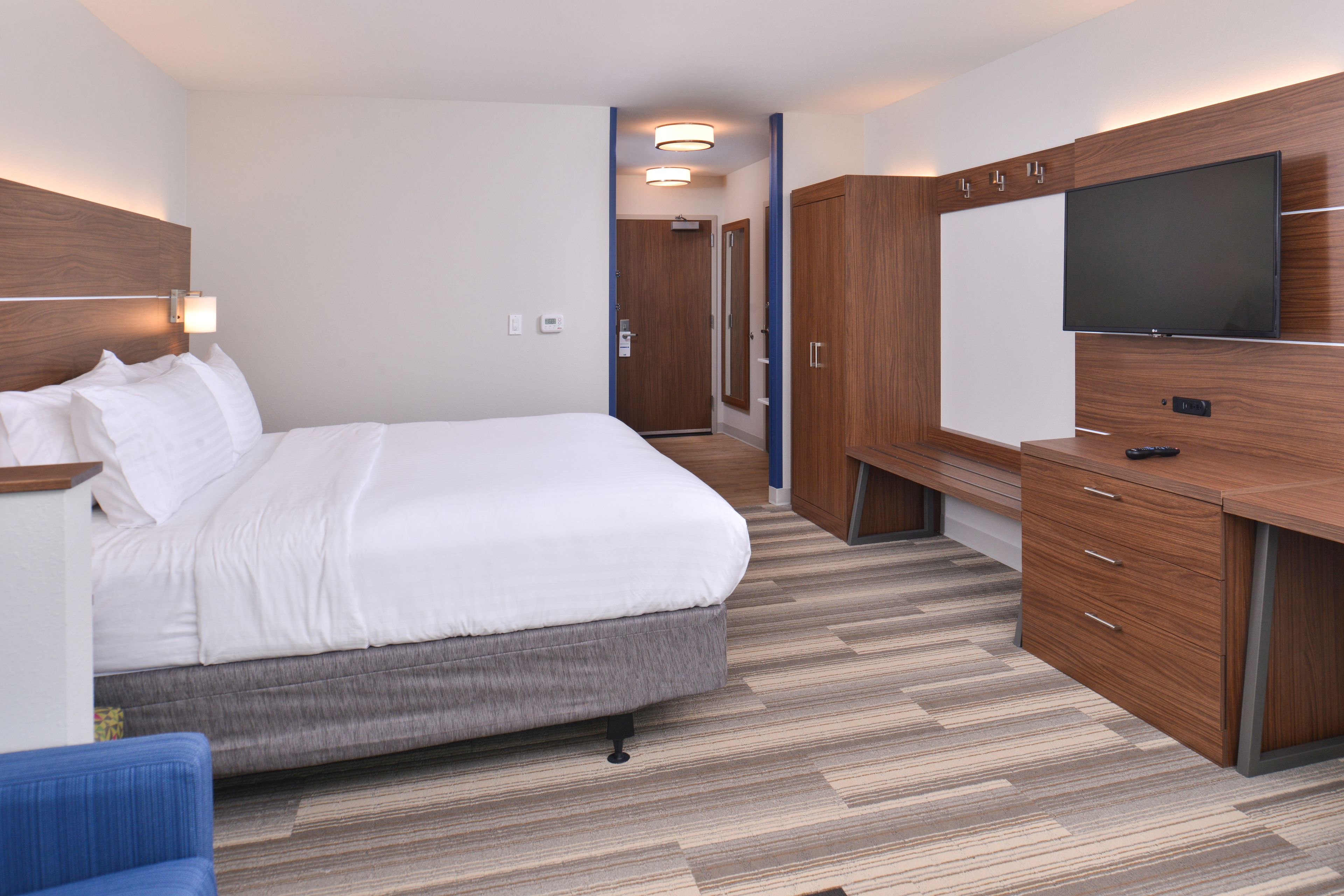 Holiday Inn Express & Suites Omaha Airport