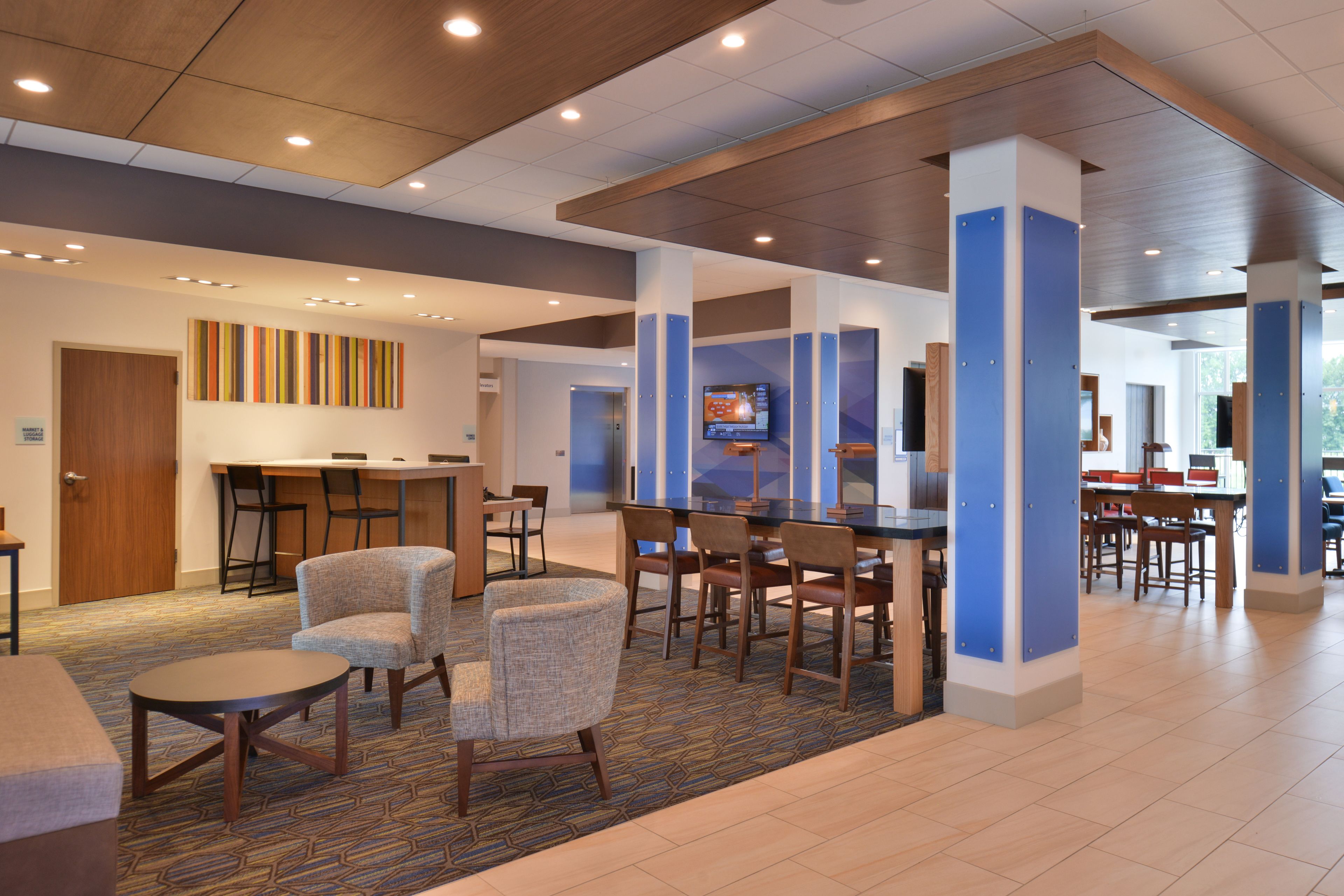 Holiday Inn Express & Suites Omaha Airport
