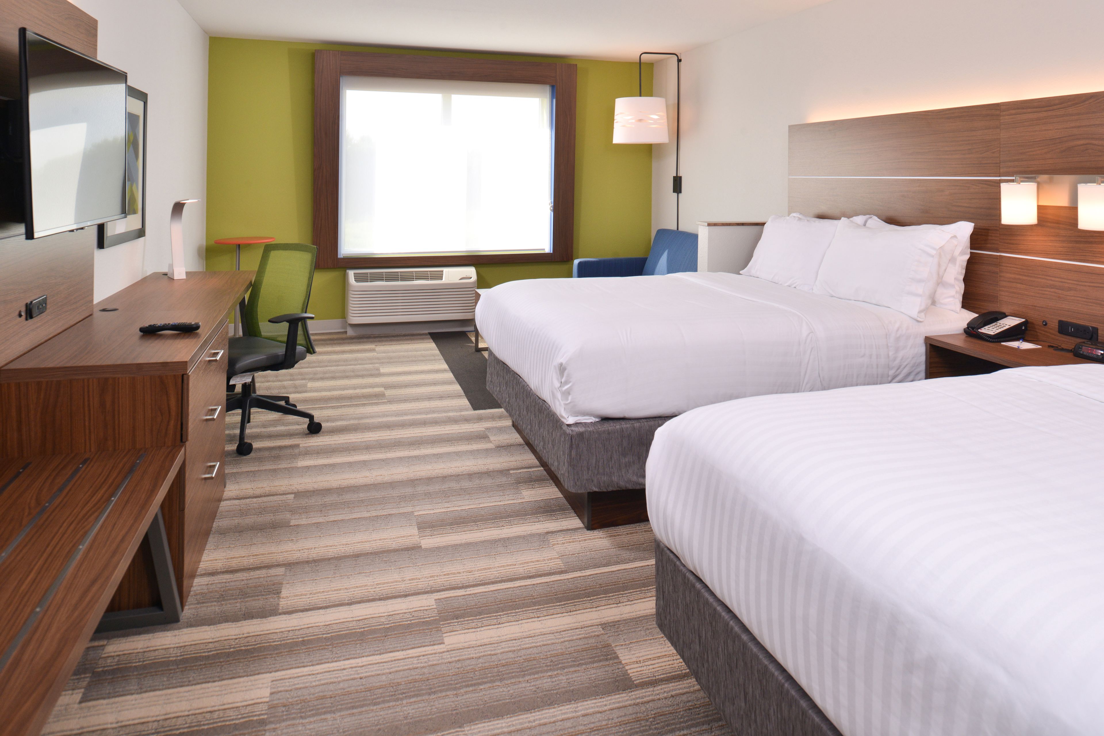 Holiday Inn Express & Suites Omaha Airport