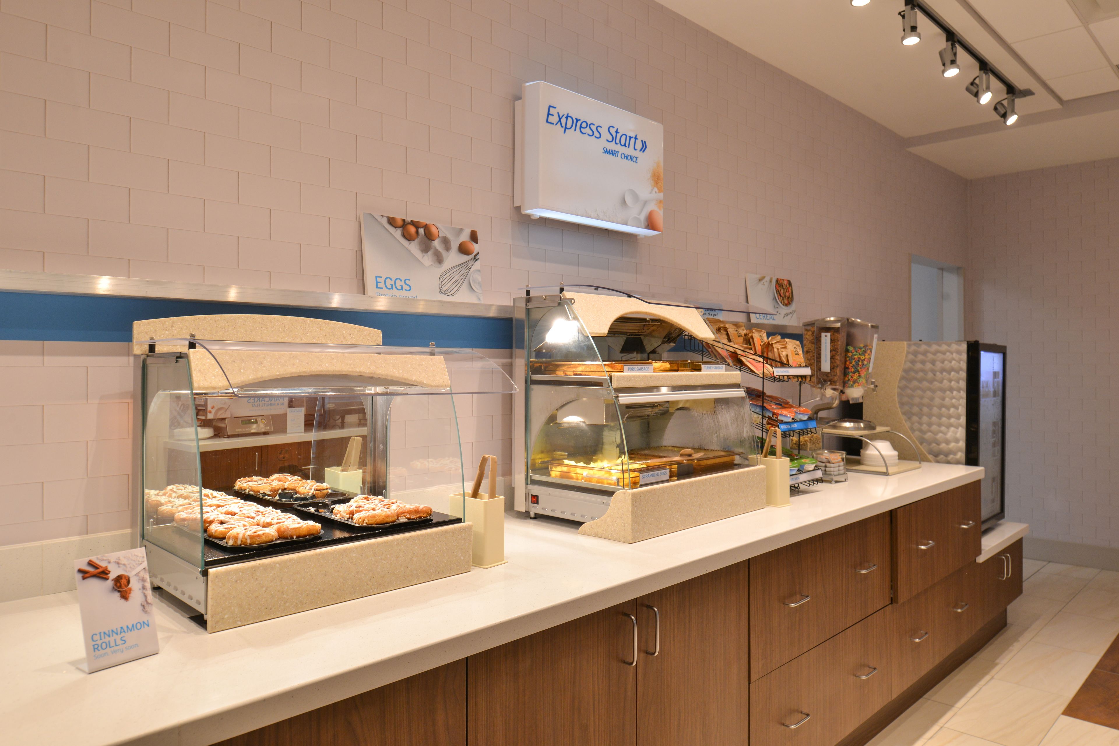 Holiday Inn Express & Suites Omaha Airport