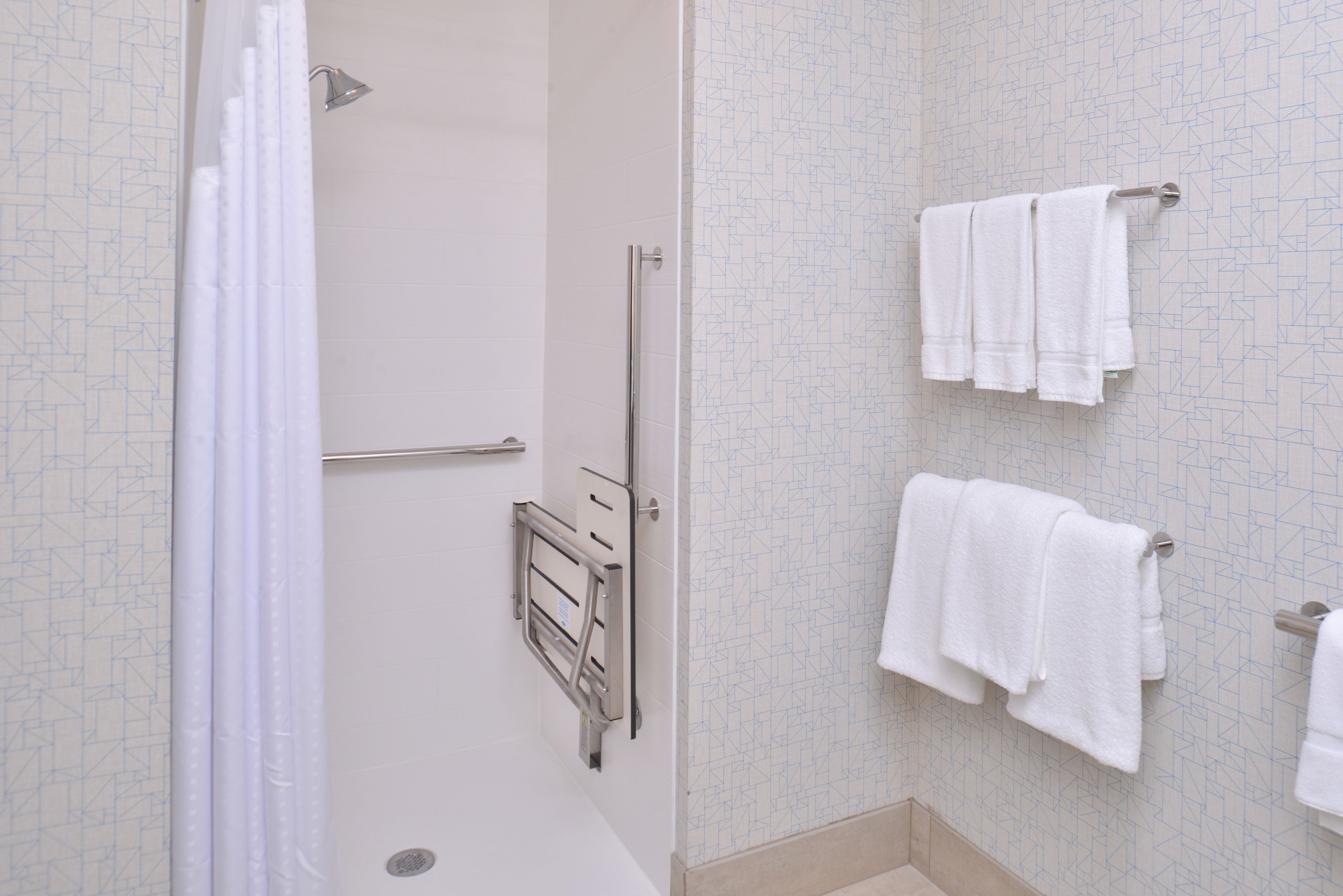 Holiday Inn Express & Suites Omaha Airport