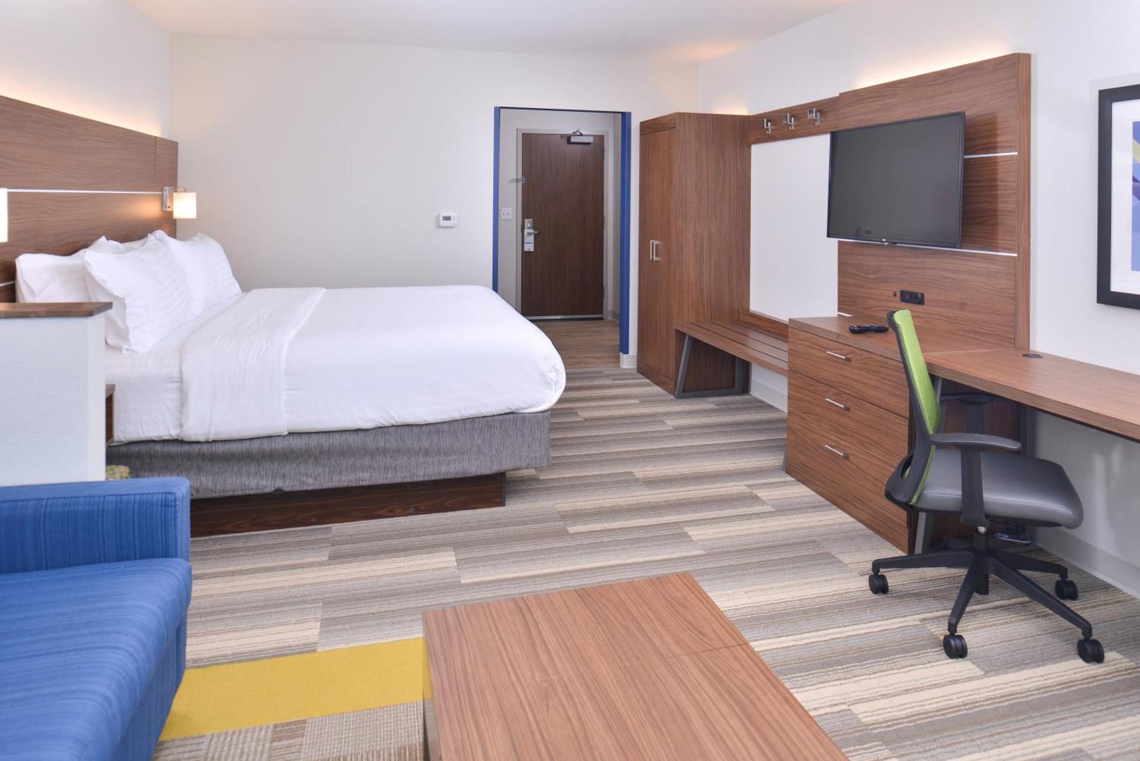 Holiday Inn Express & Suites Omaha Airport