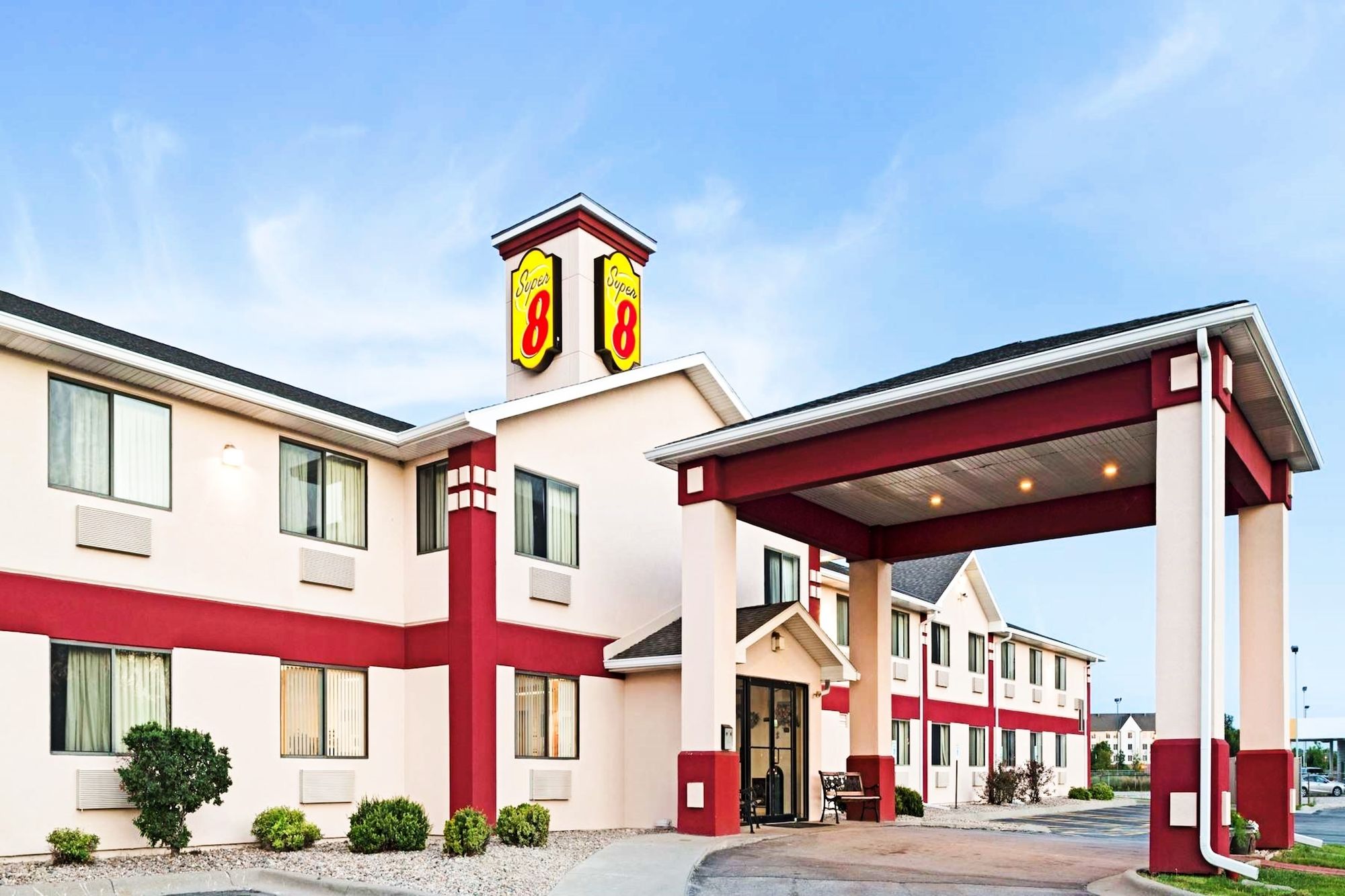 Super 8 by Wyndham Omaha Eppley Airport/Carter Lake