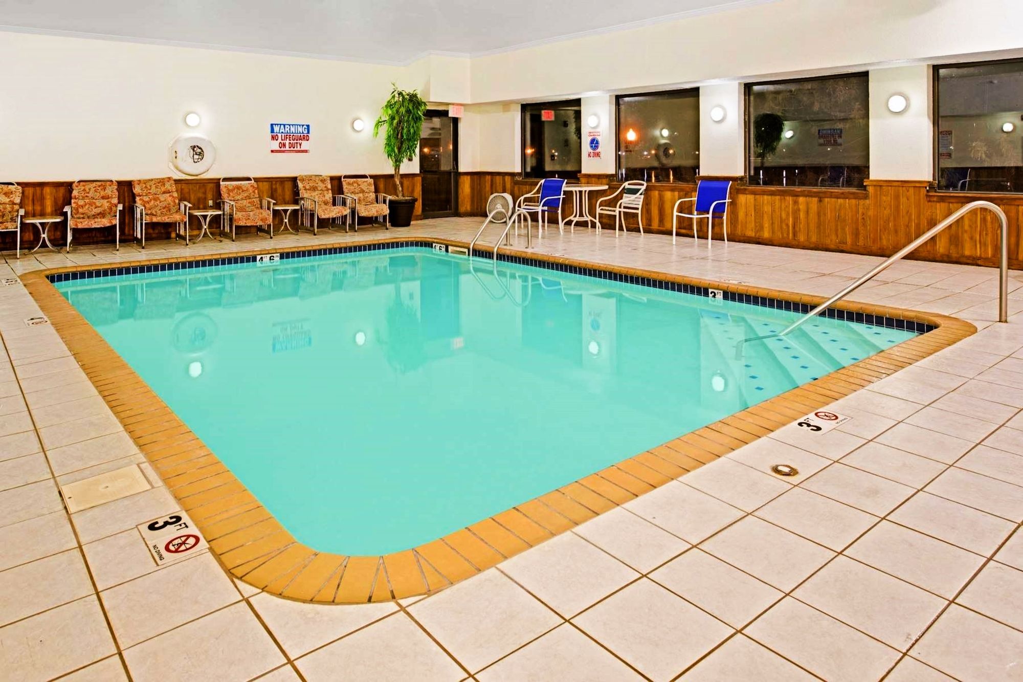 Super 8 by Wyndham Omaha Eppley Airport/Carter Lake