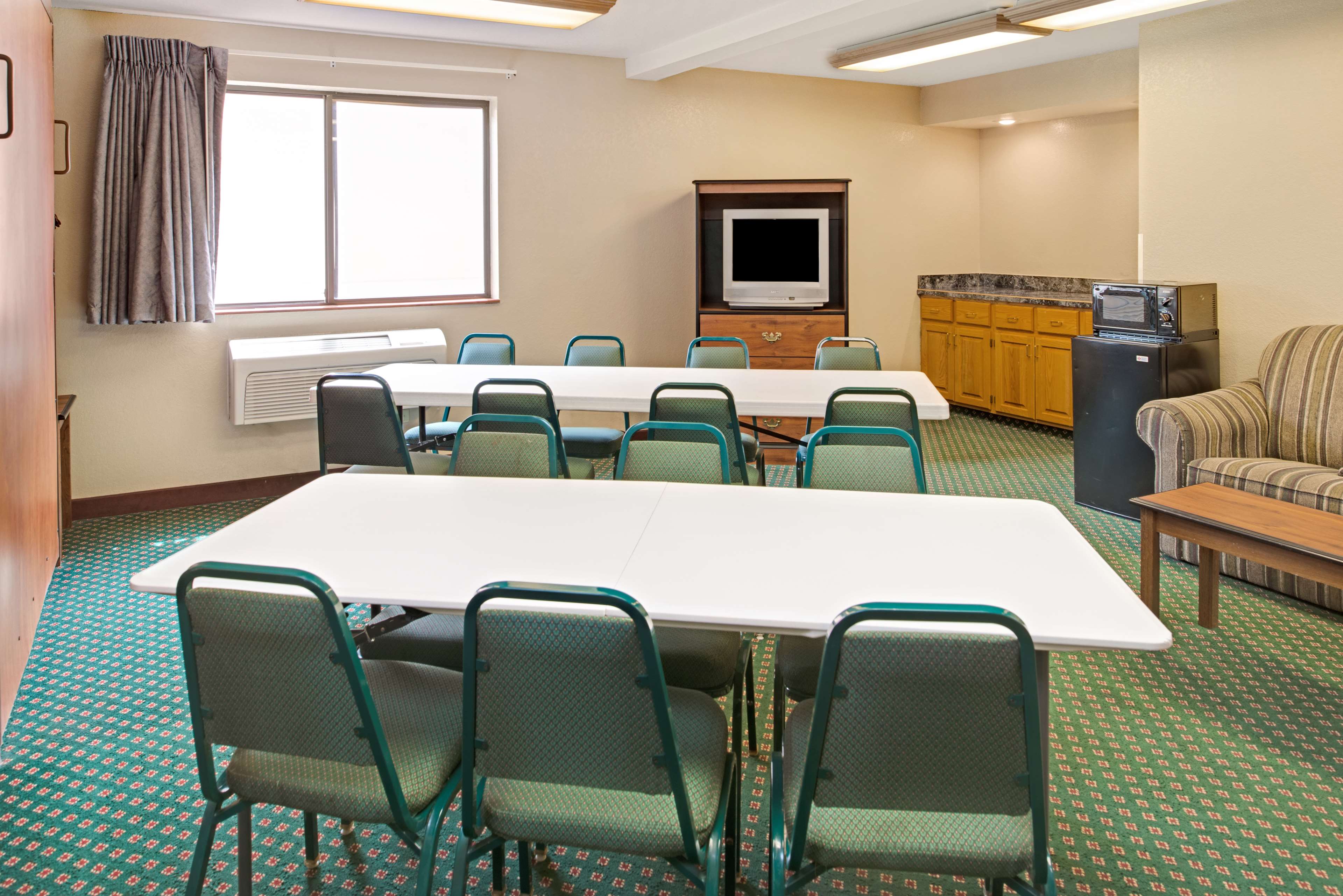 Super 8 by Wyndham Omaha Eppley Airport/Carter Lake