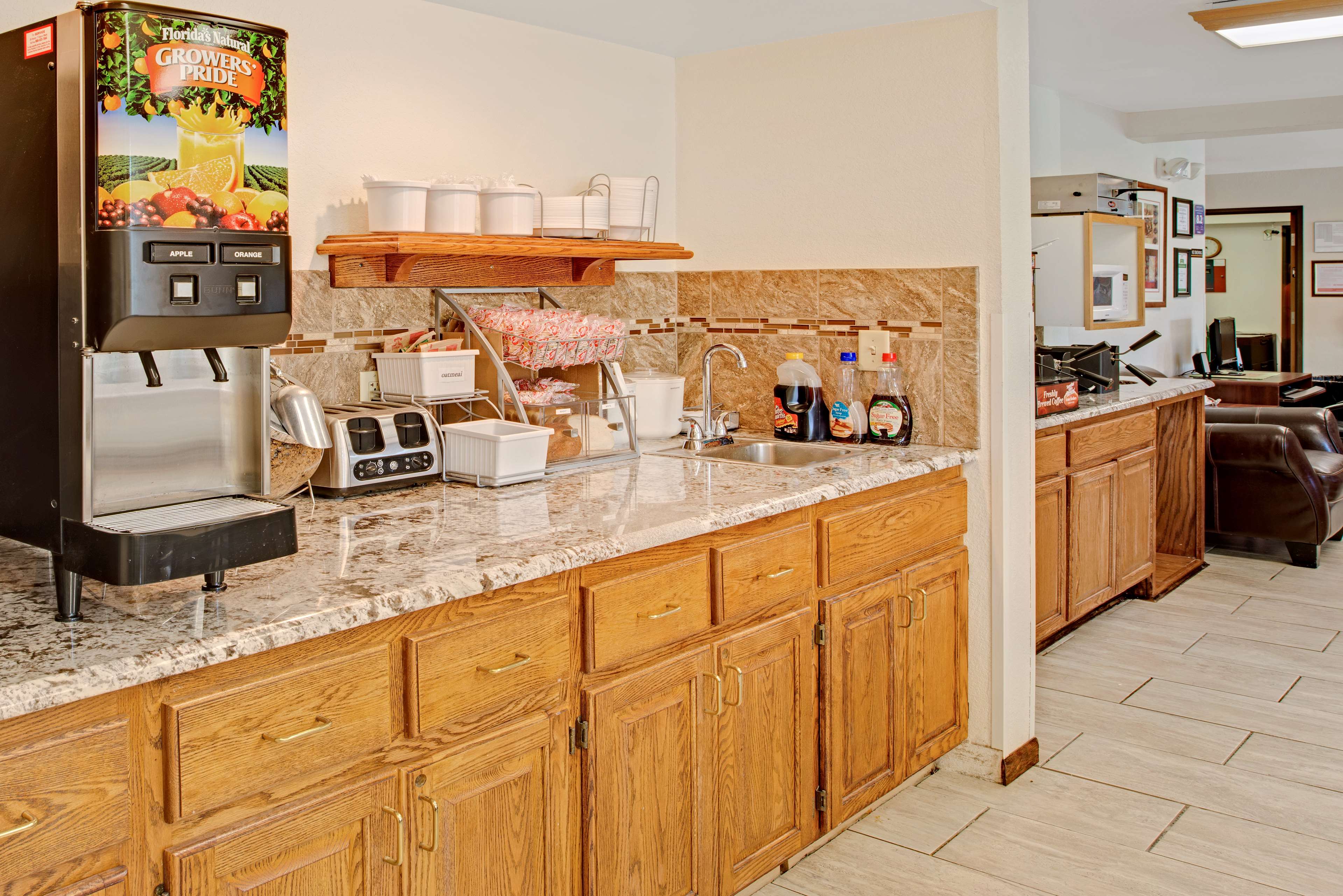 Super 8 by Wyndham Omaha Eppley Airport/Carter Lake