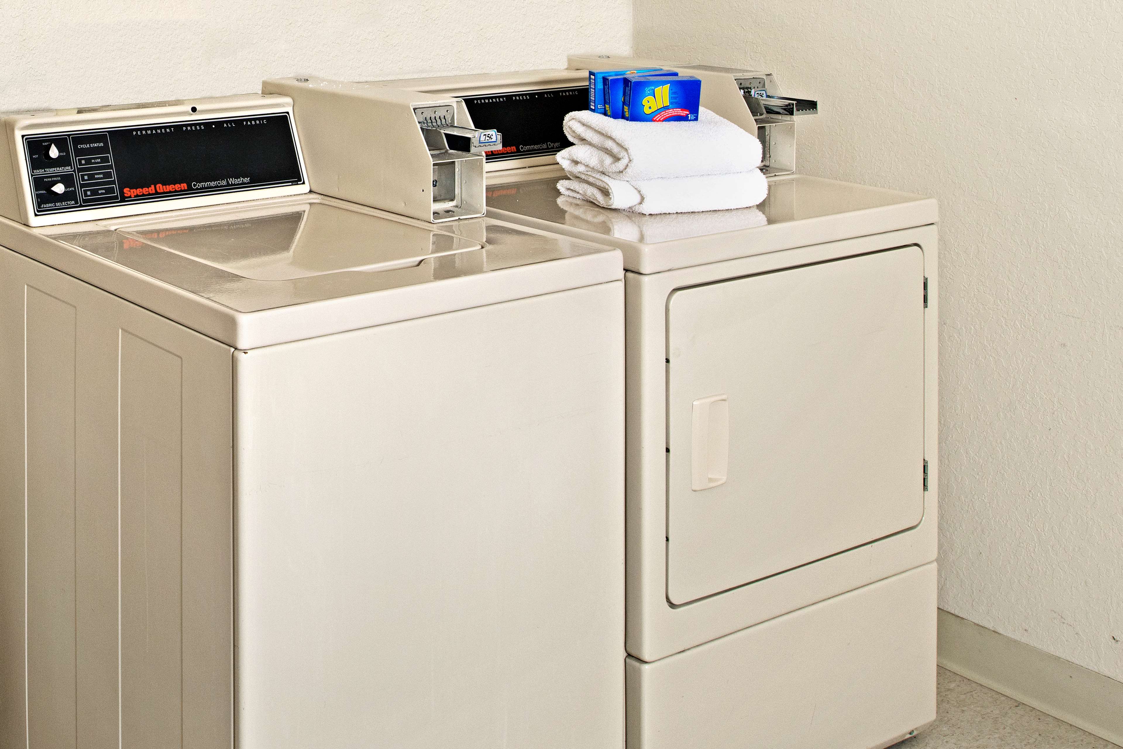 Super 8 by Wyndham Omaha Eppley Airport/Carter Lake