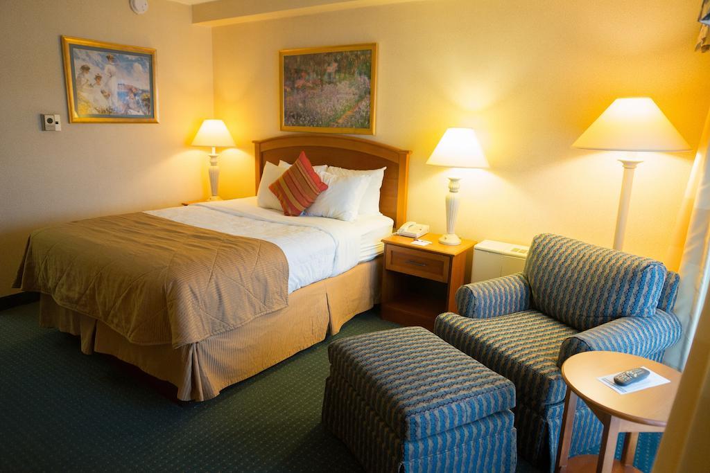 Days Inn by Wyndham Cedar Falls- University Plaza