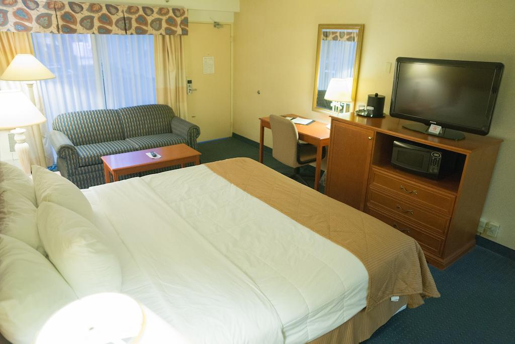 Days Inn by Wyndham Cedar Falls- University Plaza