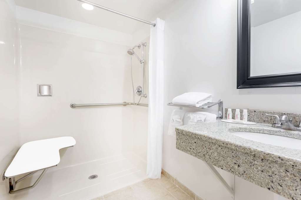 Days Inn by Wyndham Cedar Falls- University Plaza