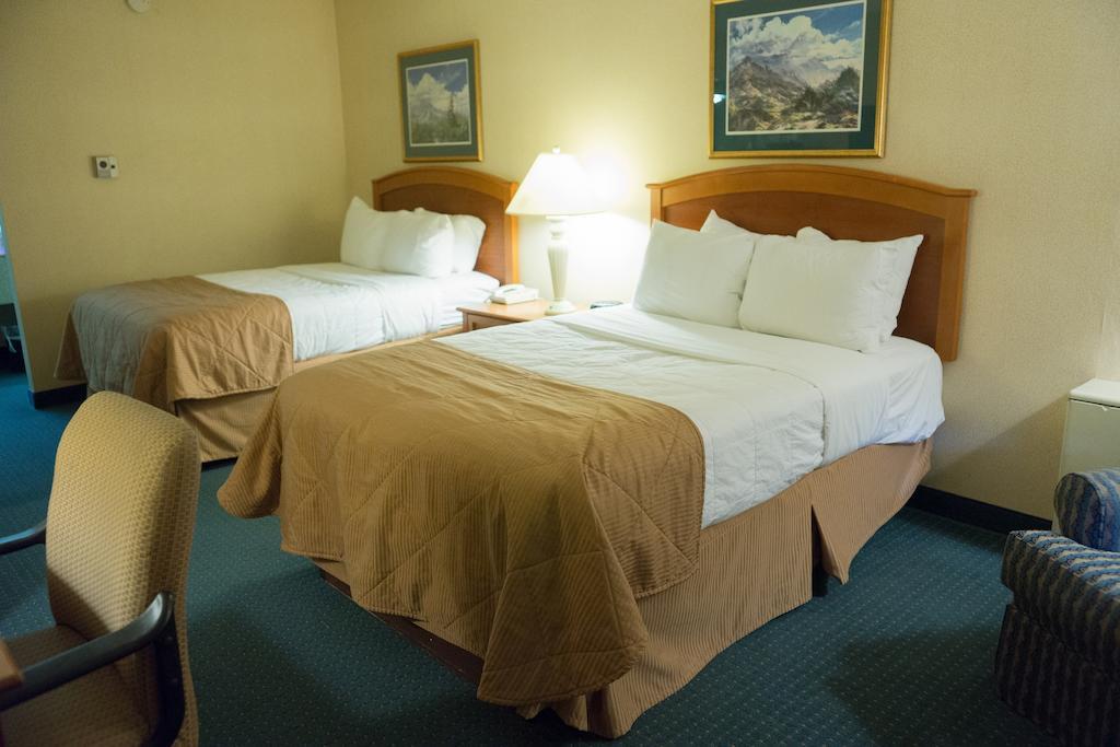 Days Inn by Wyndham Cedar Falls- University Plaza