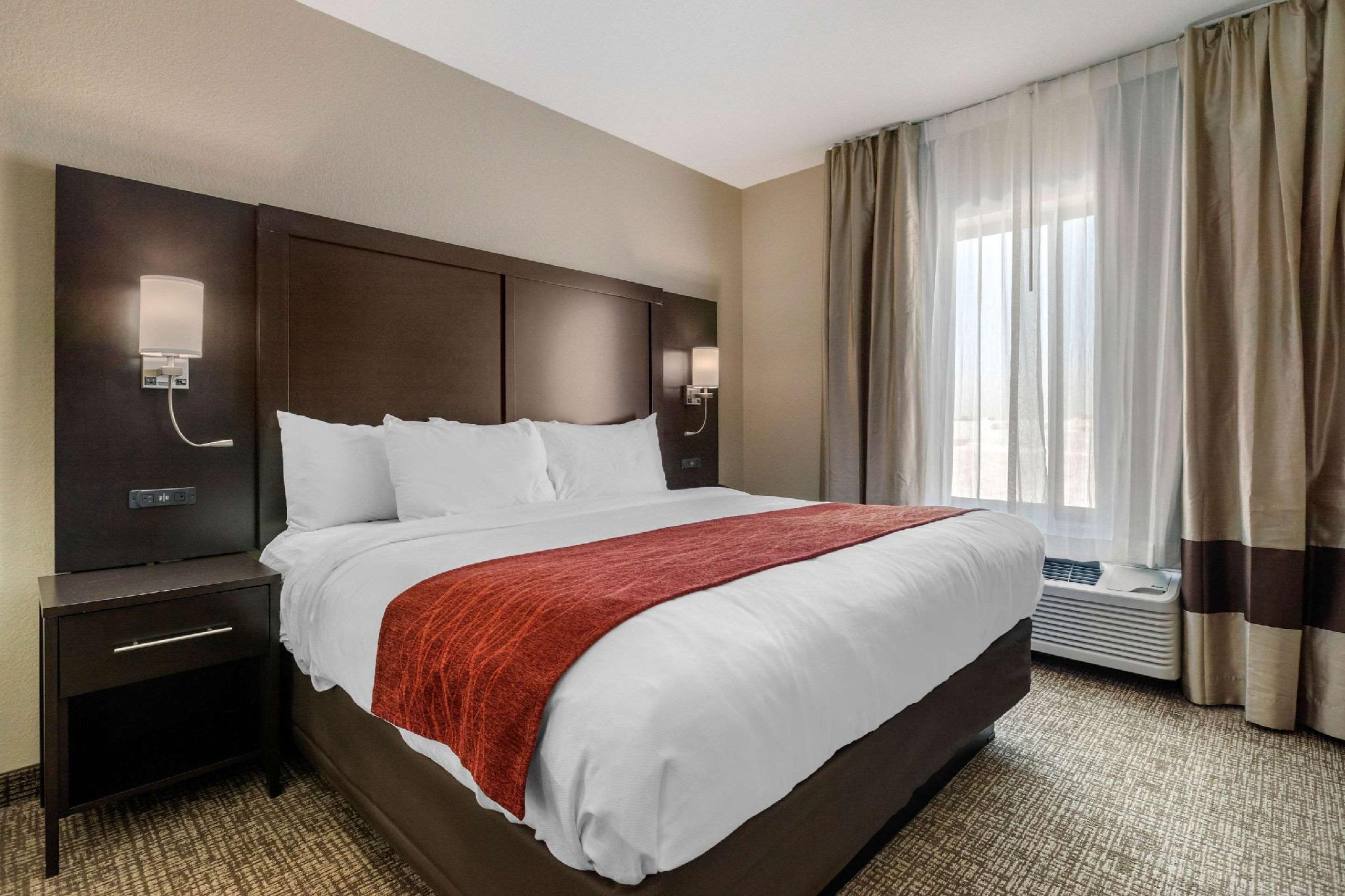 Comfort Inn & Suites Cedar Rapids CID Eastern Iowa Airport