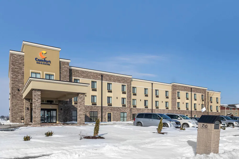 Comfort Inn & Suites Cedar Rapids CID Eastern Iowa Airport