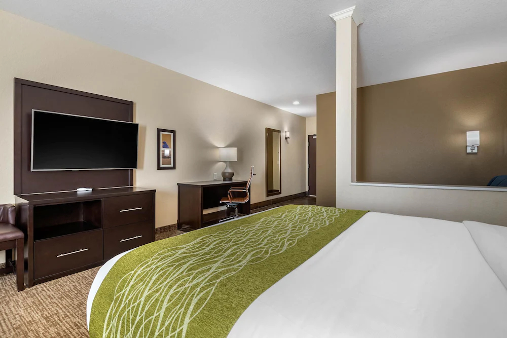 Comfort Inn & Suites Cedar Rapids CID Eastern Iowa Airport