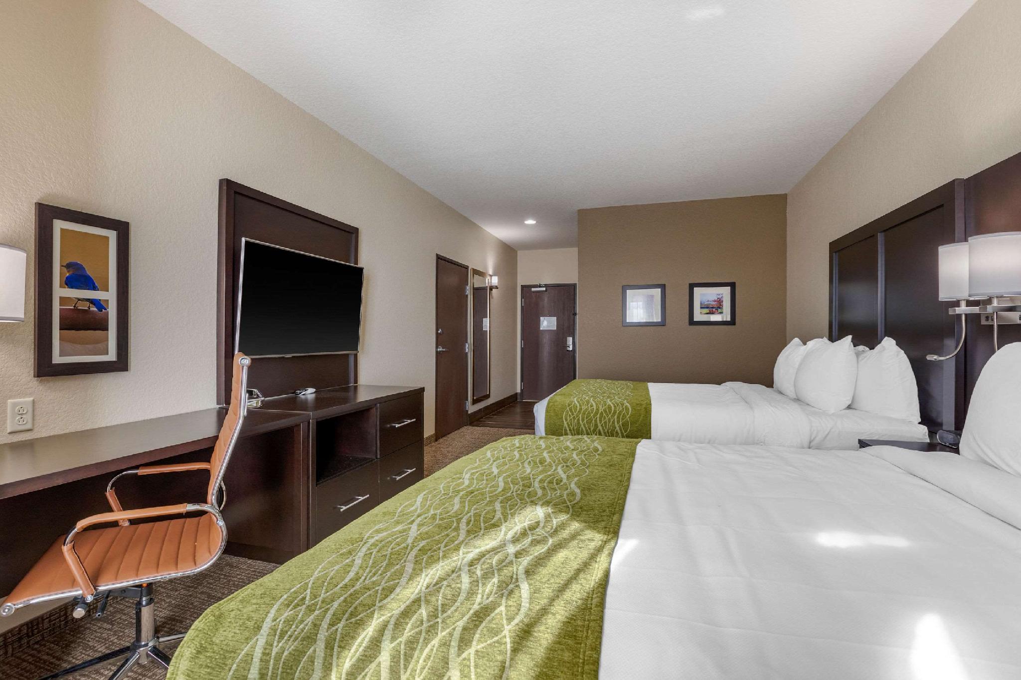 Comfort Inn & Suites Cedar Rapids CID Eastern Iowa Airport