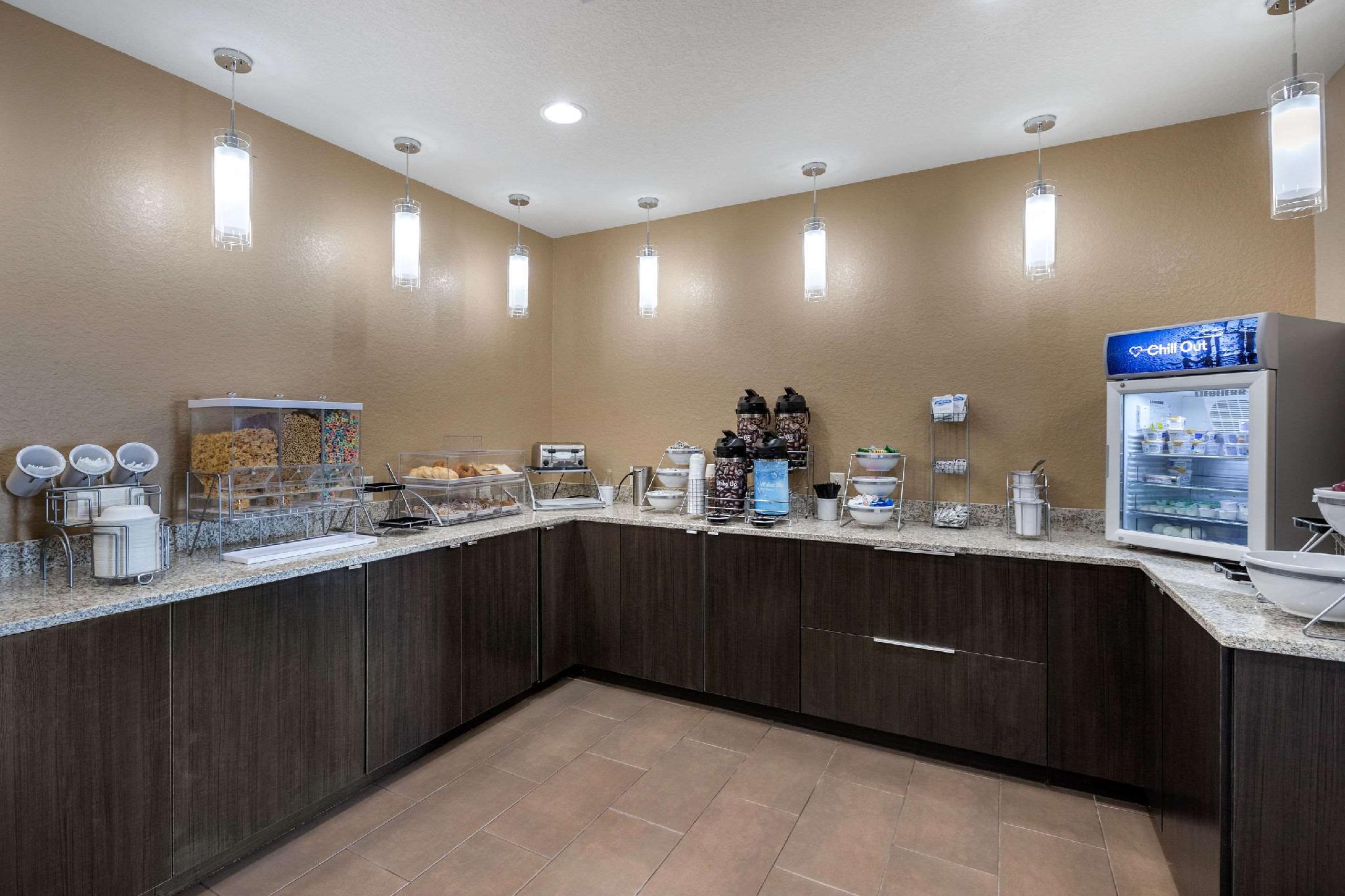 Comfort Inn & Suites Cedar Rapids CID Eastern Iowa Airport