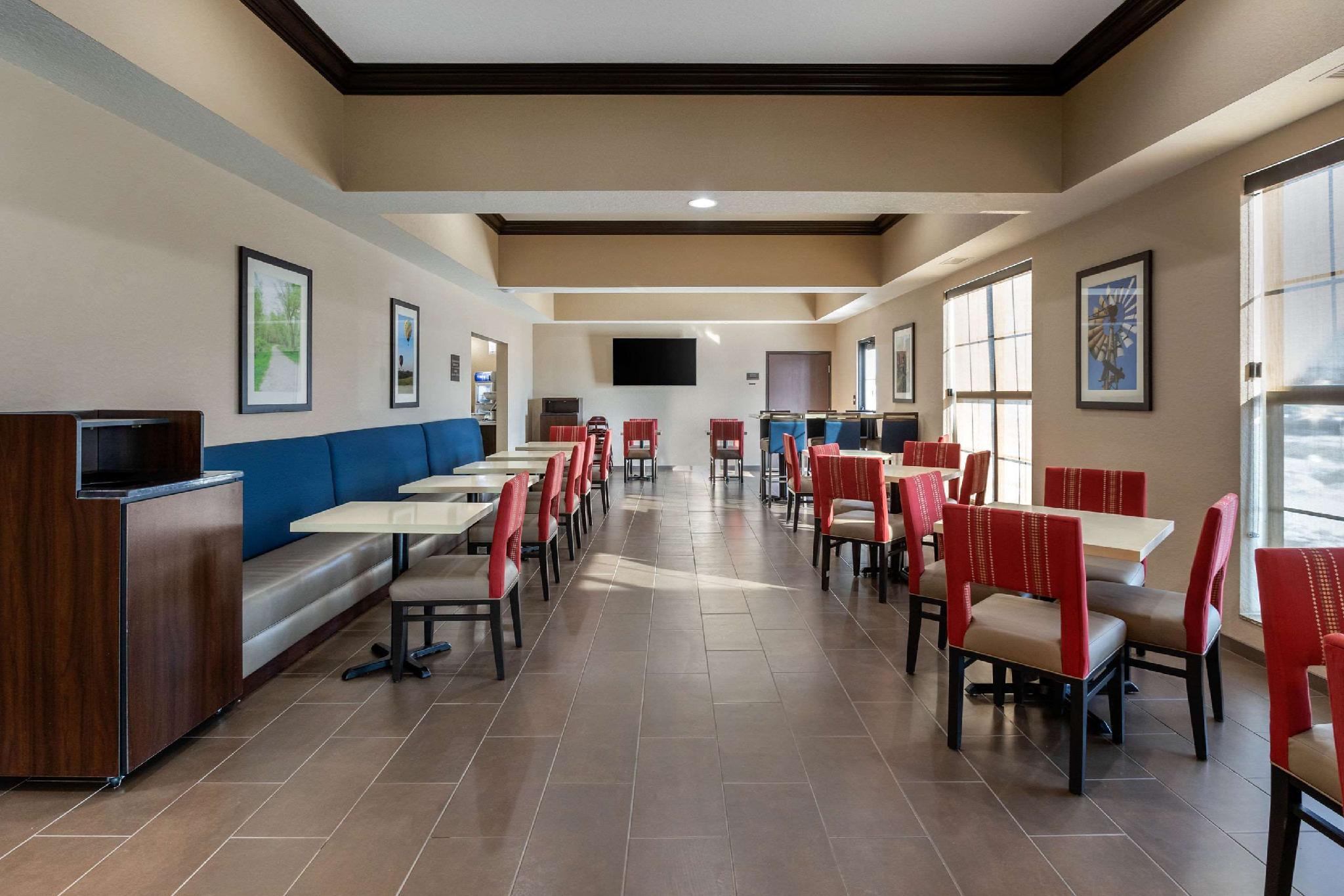 Comfort Inn & Suites Cedar Rapids CID Eastern Iowa Airport