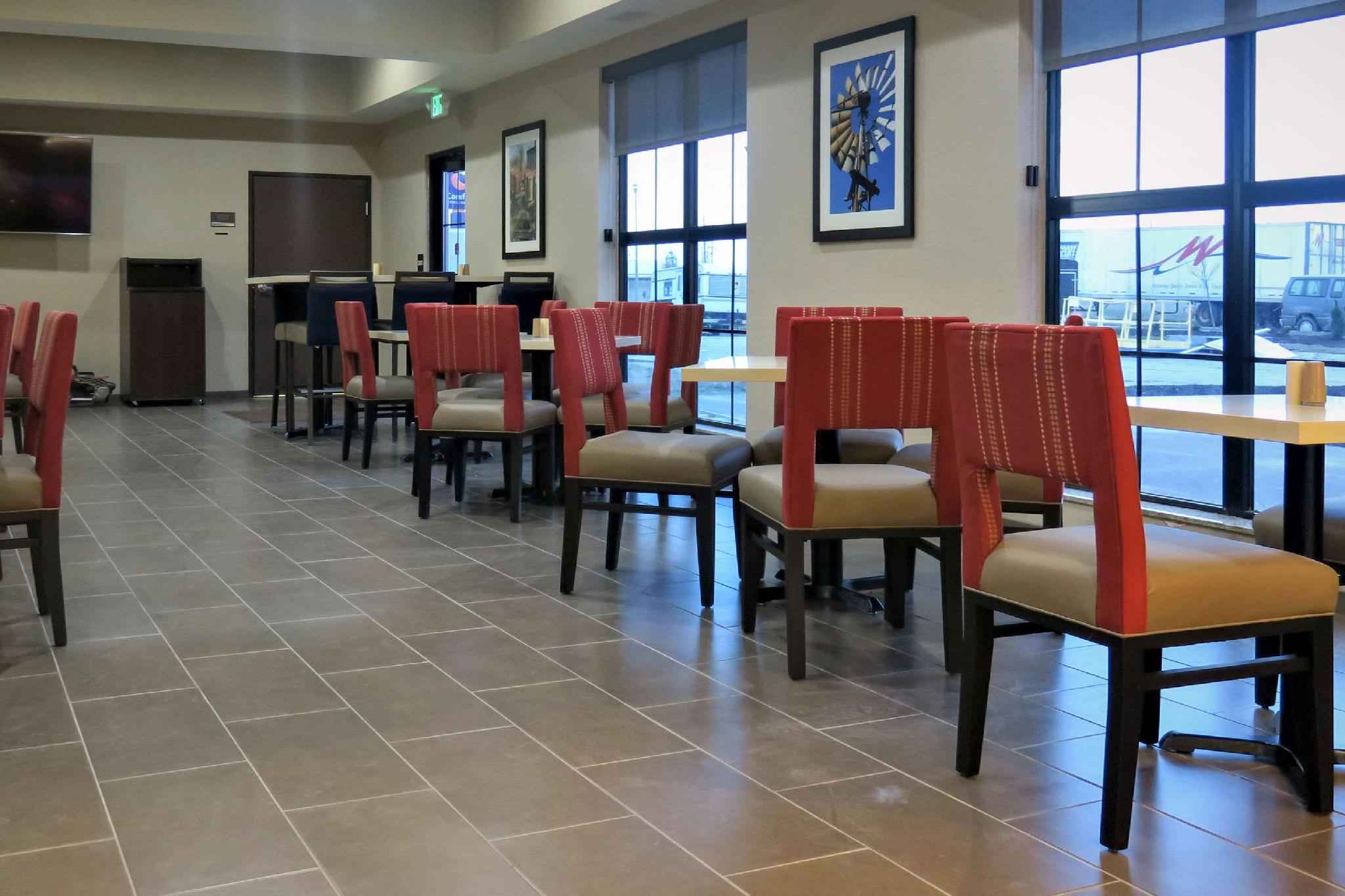 Comfort Inn & Suites Cedar Rapids CID Eastern Iowa Airport