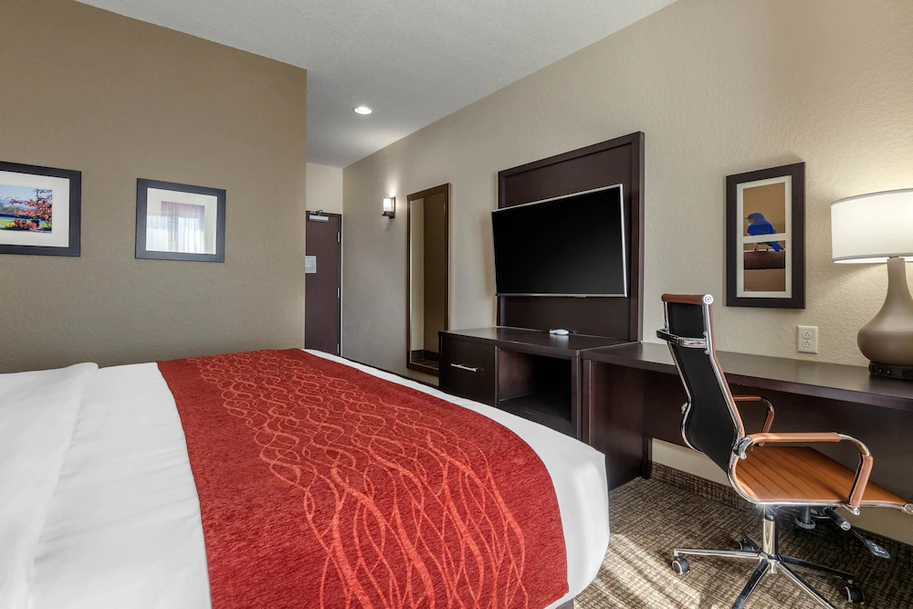Comfort Inn & Suites Cedar Rapids CID Eastern Iowa Airport