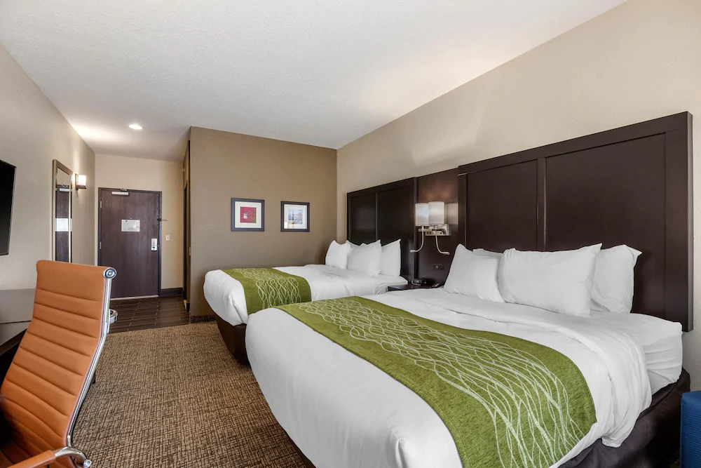 Comfort Inn & Suites Cedar Rapids CID Eastern Iowa Airport