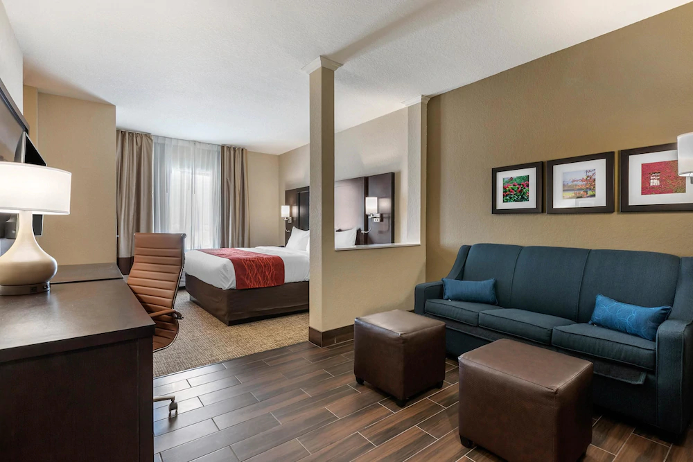 Comfort Inn & Suites Cedar Rapids CID Eastern Iowa Airport