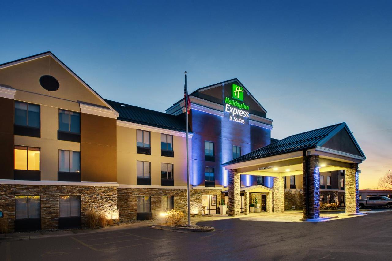 Holiday Inn Express & Suites Cedar Rapids I-380 @ 33rd Avenue
