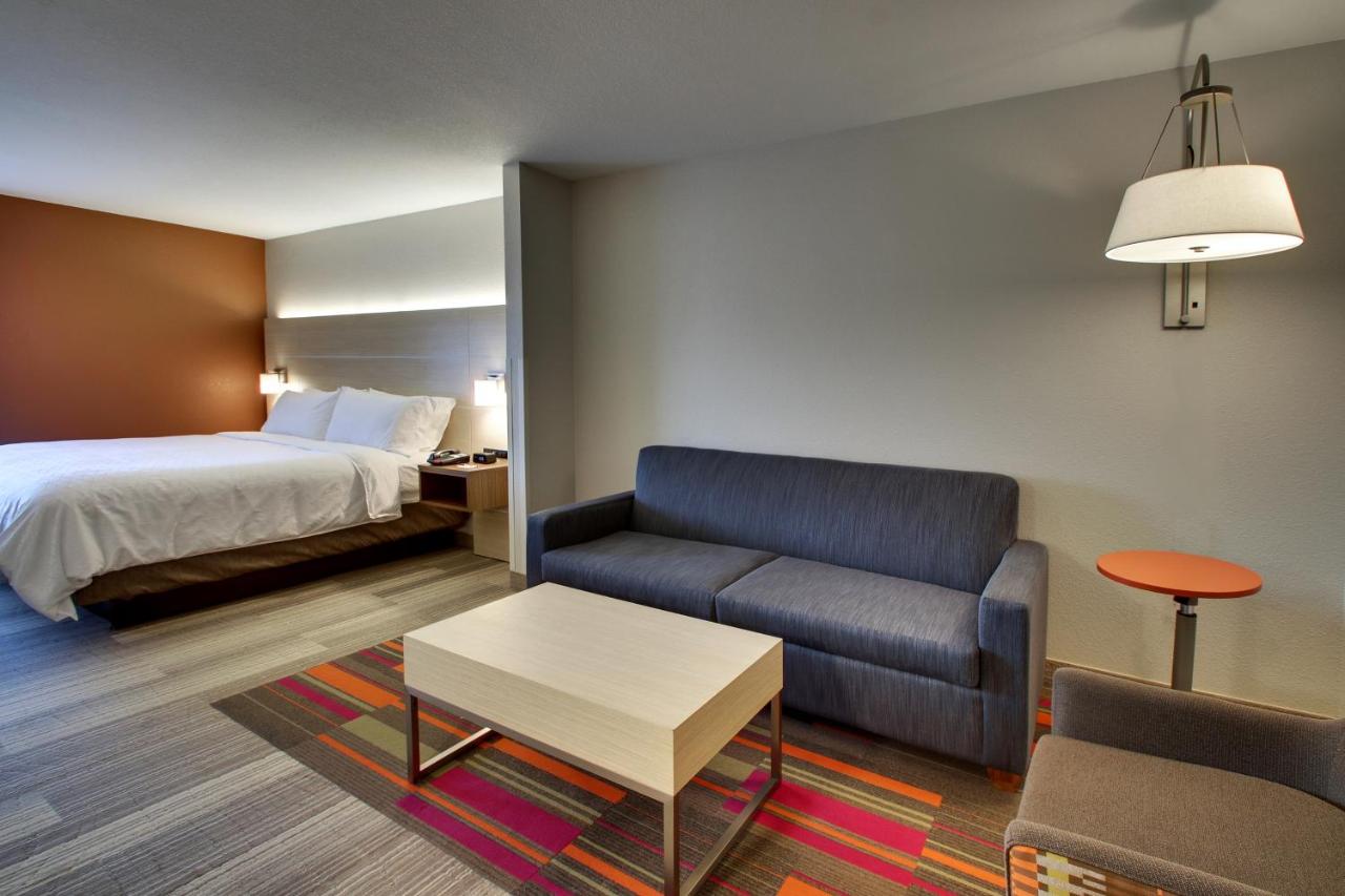 Holiday Inn Express & Suites Cedar Rapids I-380 @ 33rd Avenue