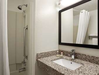 Super 8 by Wyndham Cedar Rapids