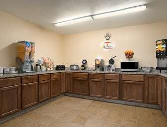 Super 8 by Wyndham Cedar Rapids