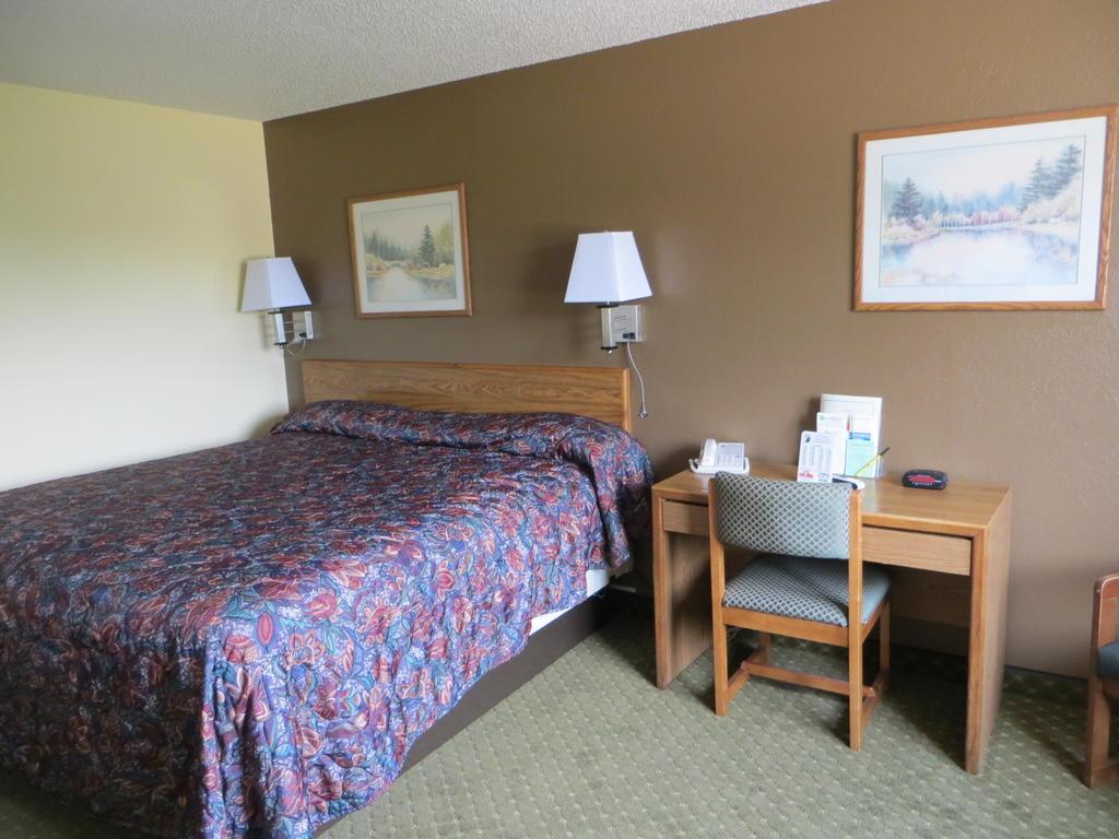 Super 8 by Wyndham Cedar Rapids