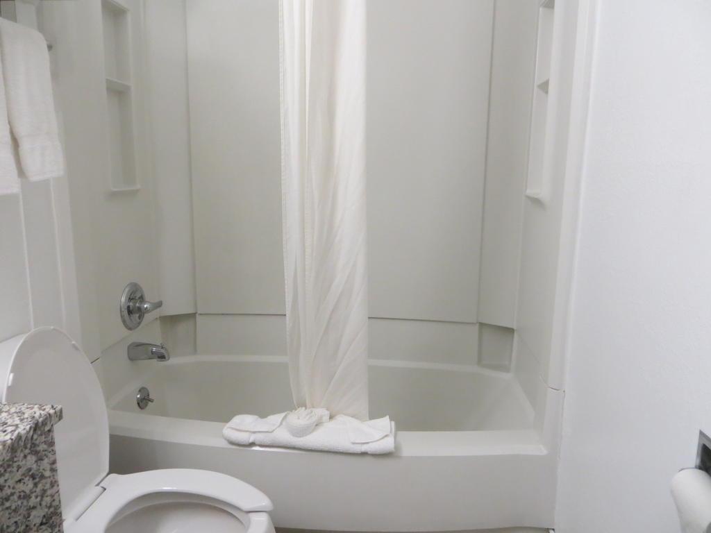 Super 8 by Wyndham Cedar Rapids