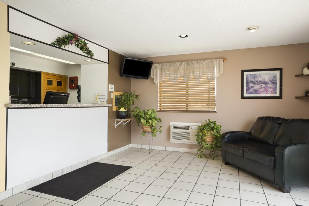 Super 8 by Wyndham Cedar Rapids