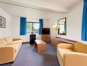 Super 8 by Wyndham Centerville