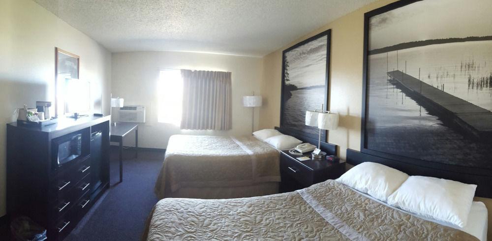 Super 8 by Wyndham Clear Lake