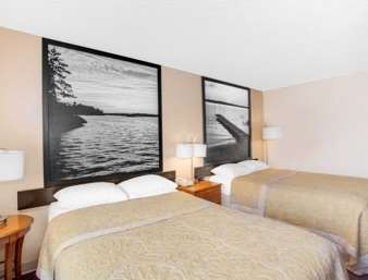 Super 8 by Wyndham Clear Lake