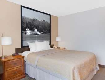 Super 8 by Wyndham Clear Lake