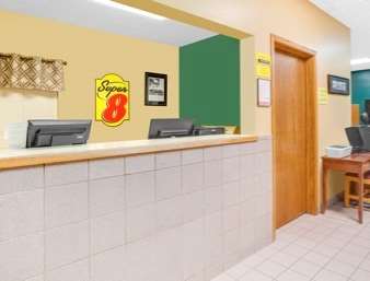 Super 8 by Wyndham Clear Lake