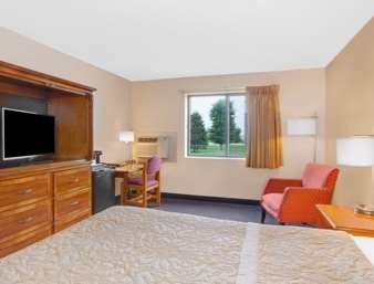 Super 8 by Wyndham Clear Lake