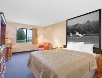 Super 8 by Wyndham Clear Lake