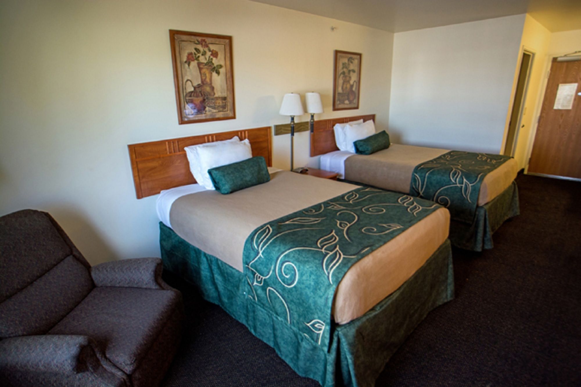 Travelodge by Wyndham Clinton Valley West Court