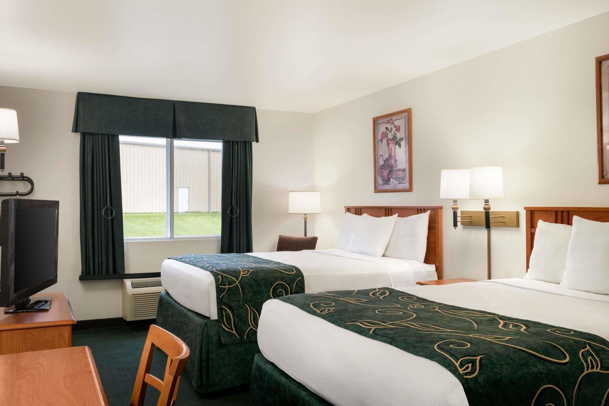 Travelodge by Wyndham Clinton Valley West Court