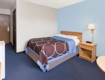 Super 8 by Wyndham Clinton